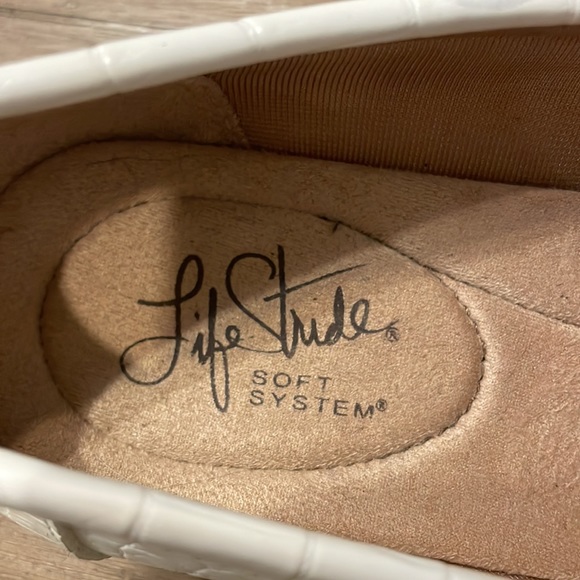 Shoes - Picture 6 of 7